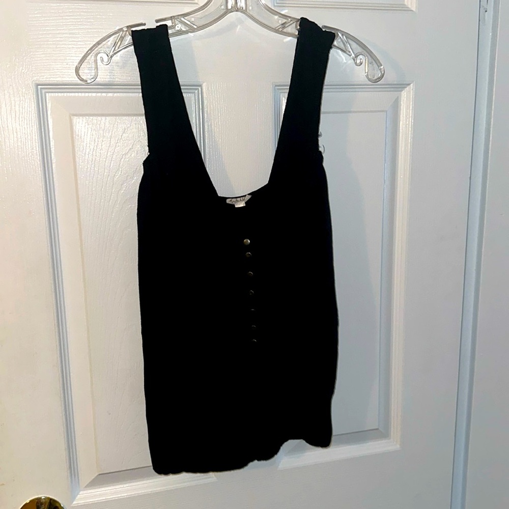Free people tank top sleeveless blouse in sz L blk button detail on front